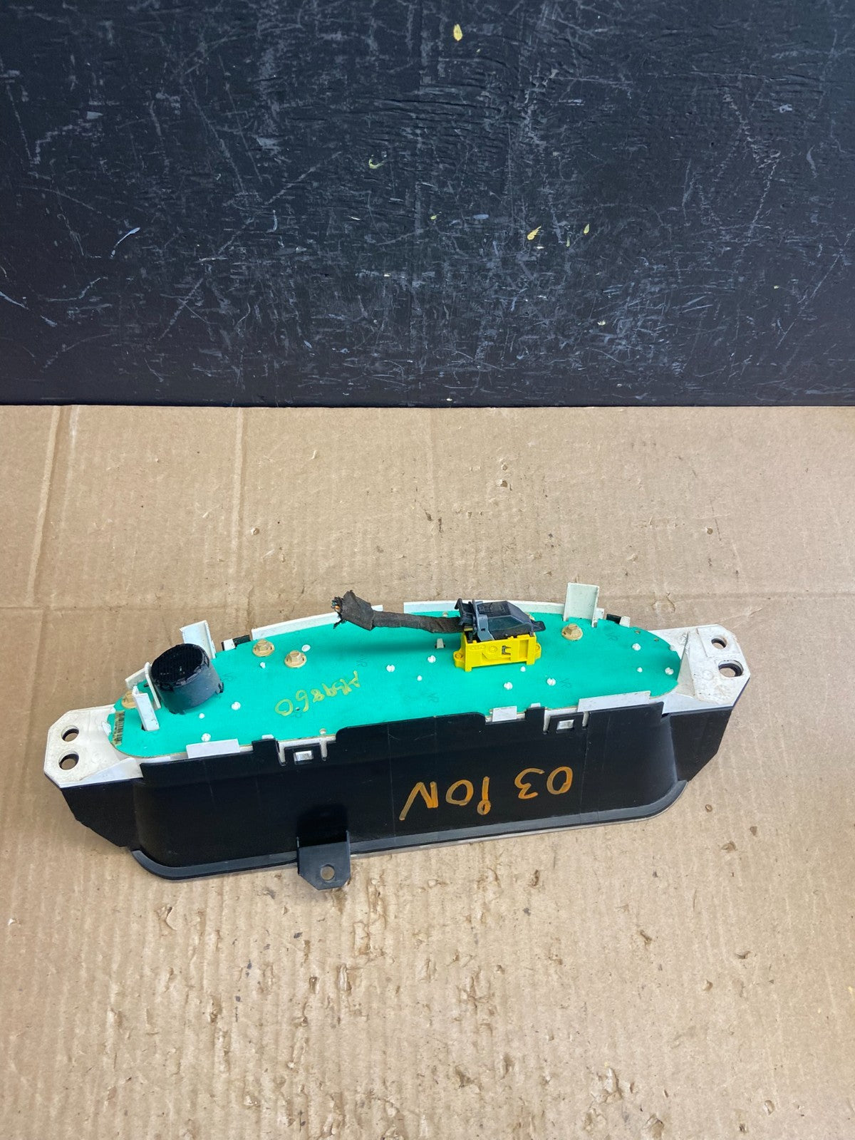 2003 - 2004 Saturn Ion Speedometer Cluster Gauge Oem AB9860 DG5
