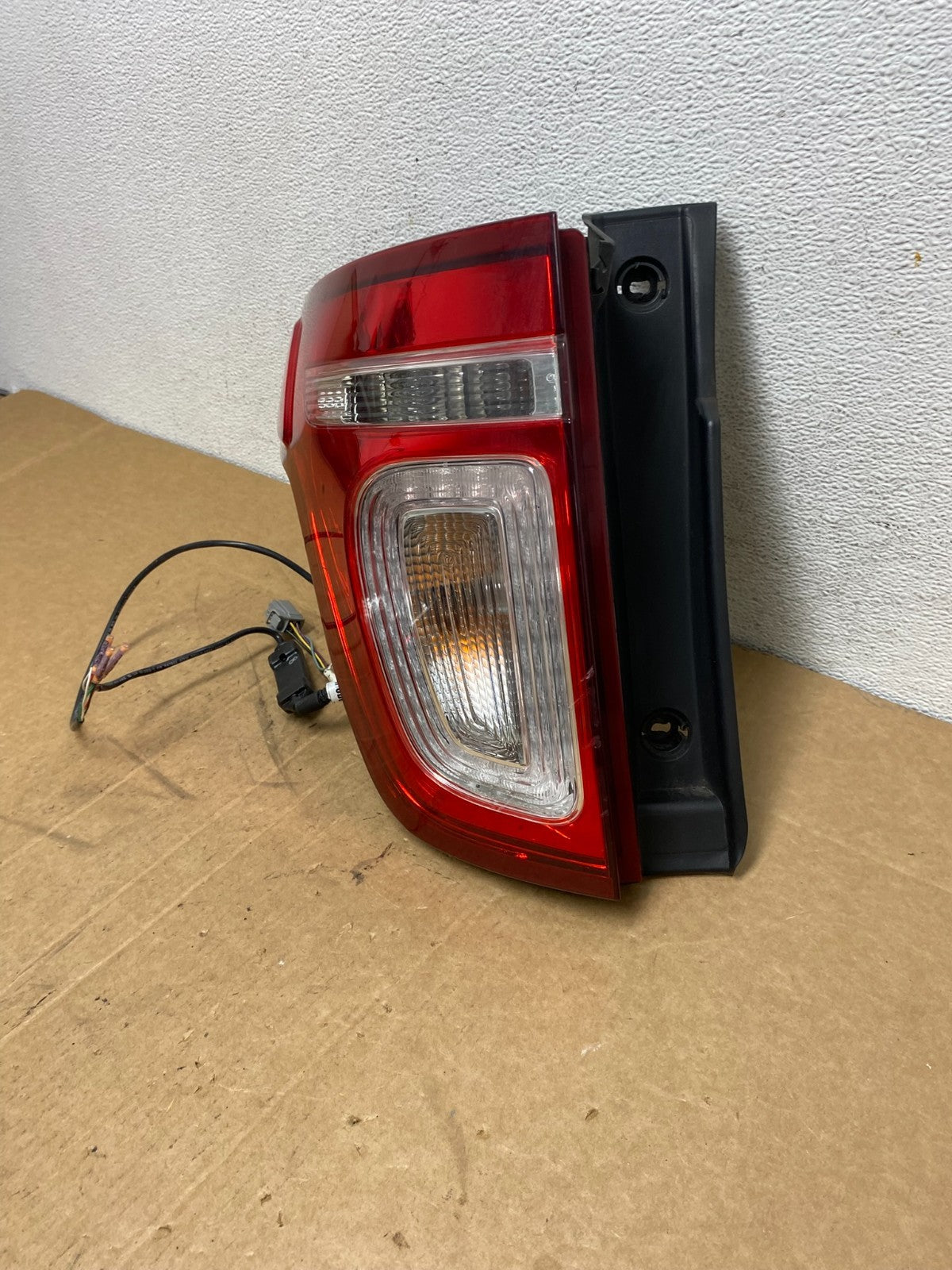 2011 2012 2013 2014 2015 Ford Explorer Left Driver LH Side Tail light AD6227 DW1
