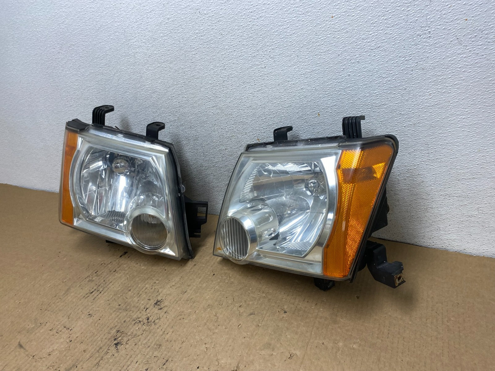2005-2015 Nissan Xterra Driver Left+Right Side Set Headlights AG2338 DW1