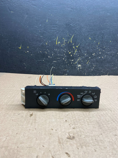 2001 - 2007 GMC Chevrolet Express 1500 Climate Control A/C Z0100 PS0