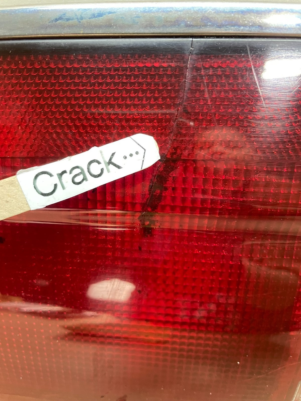 1997 to 2005 Buick Century Center Trunk Tail Light AI3844 DG4