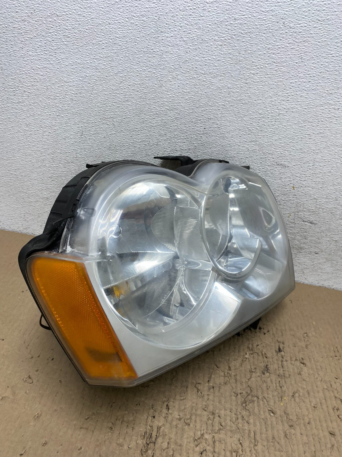 2005-2007 Jeep Grand Cherokee Right Passenger RH Halogen Headlight AF7194 DW2