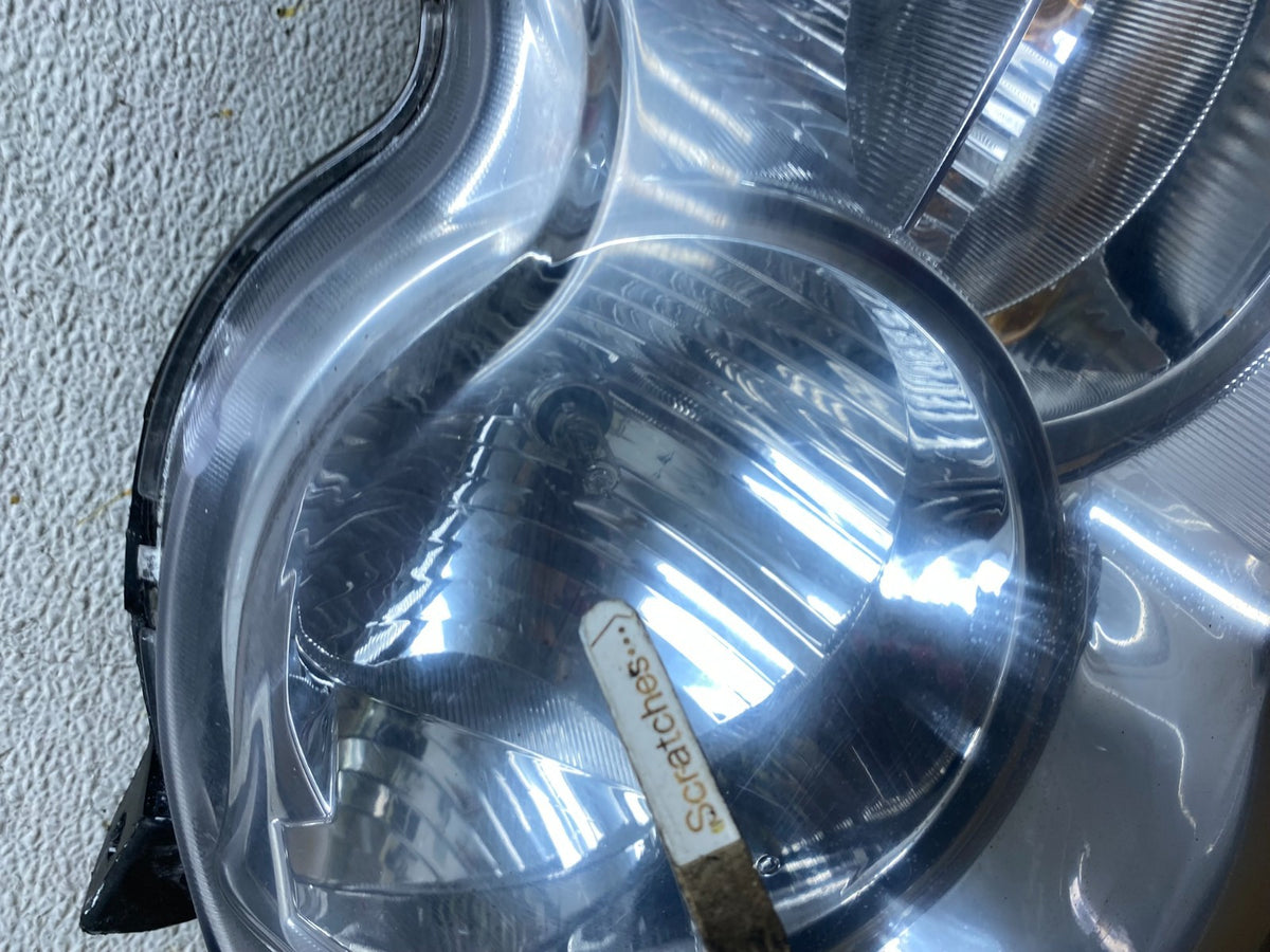 2005-2007 Jeep Grand Cherokee Left Driver LH Halogen Headlight TYC AI1174 DW3