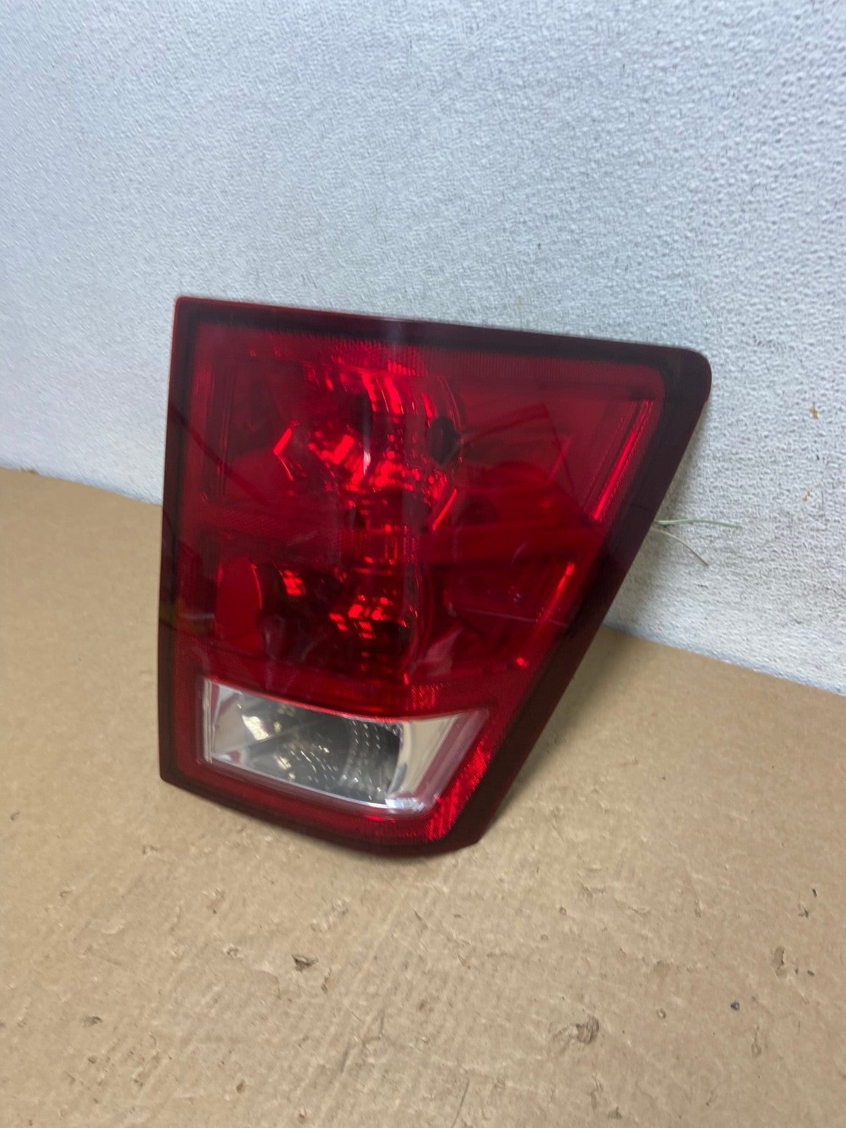 2005 - 2006 Jeep Grand Cherokee Right Passenger Rh Tail Light AF7416 LK1