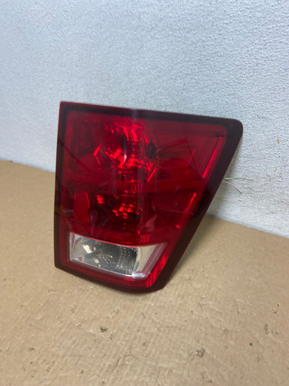 2005 - 2006 Jeep Grand Cherokee Right Passenger Rh Tail Light AF7416 LK1