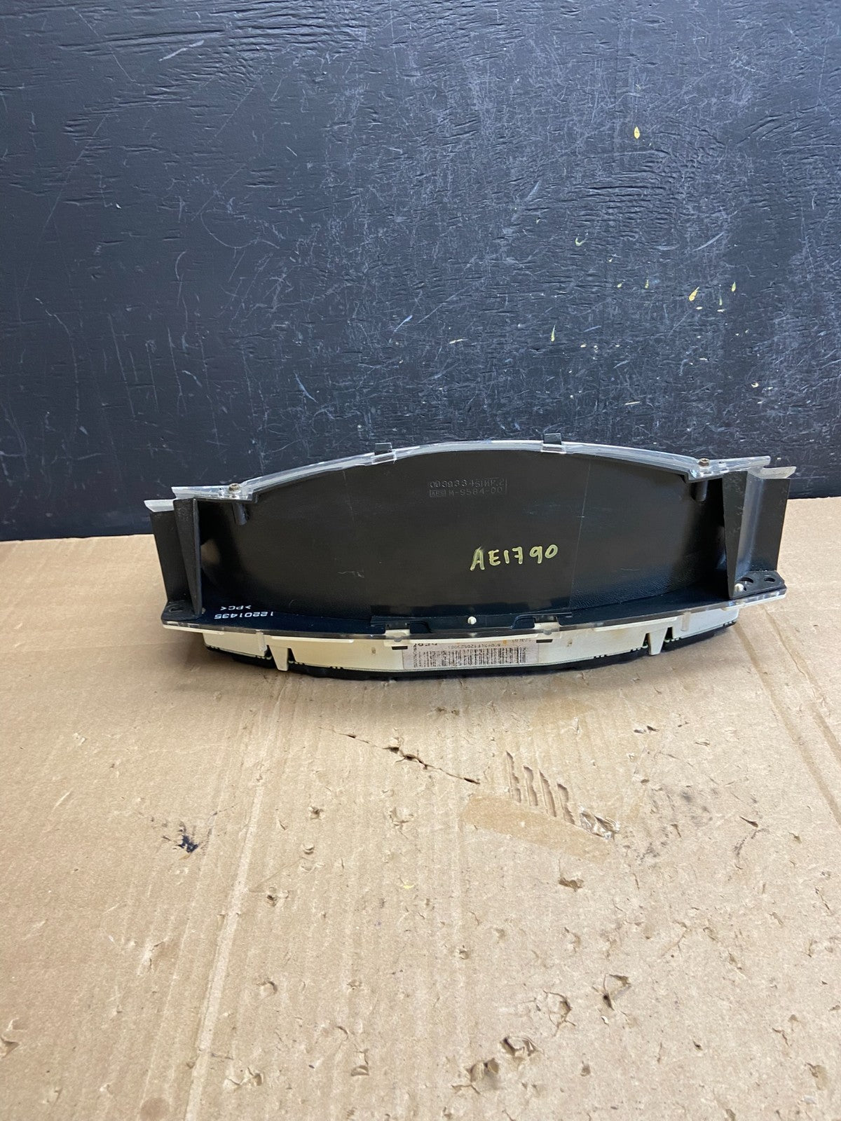 2001 to 2002 Chevrolet Express Speedometer Cluster Gauge AE1790 DG4
