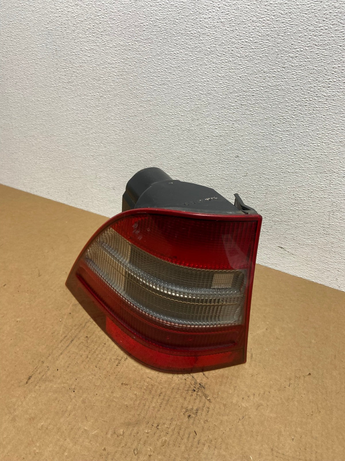 1998 1999 2000 2001 Mercedes ML320 ML-Class Left Driver LH Tail Light AC1853 LK0