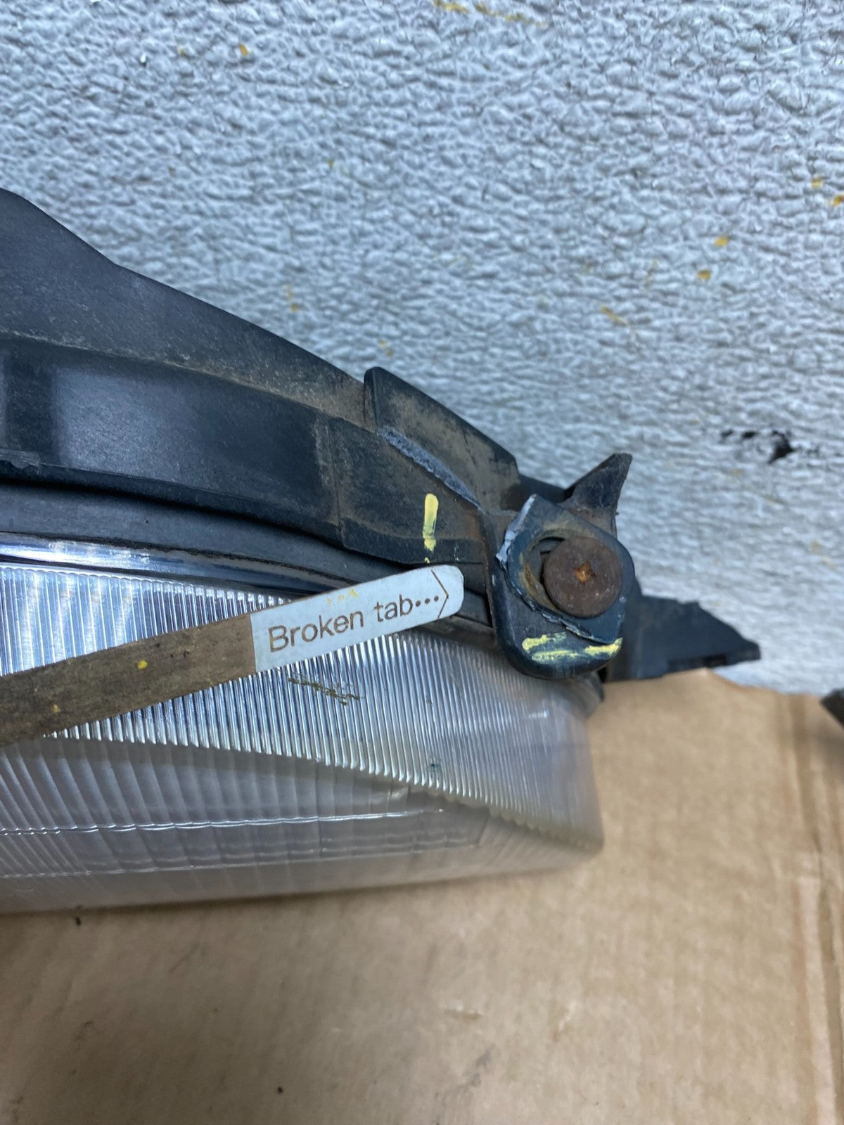 1993 to 1997 Toyota Corolla Left+Right Side Headlights AI4437 DW5