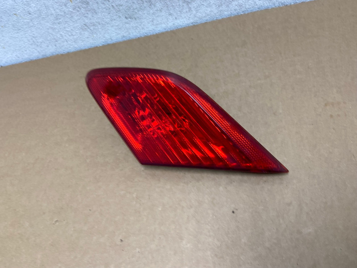 2003 to 2004 Toyota Avalon Right Passenger RH Inner Tail Light AI2566 LK1