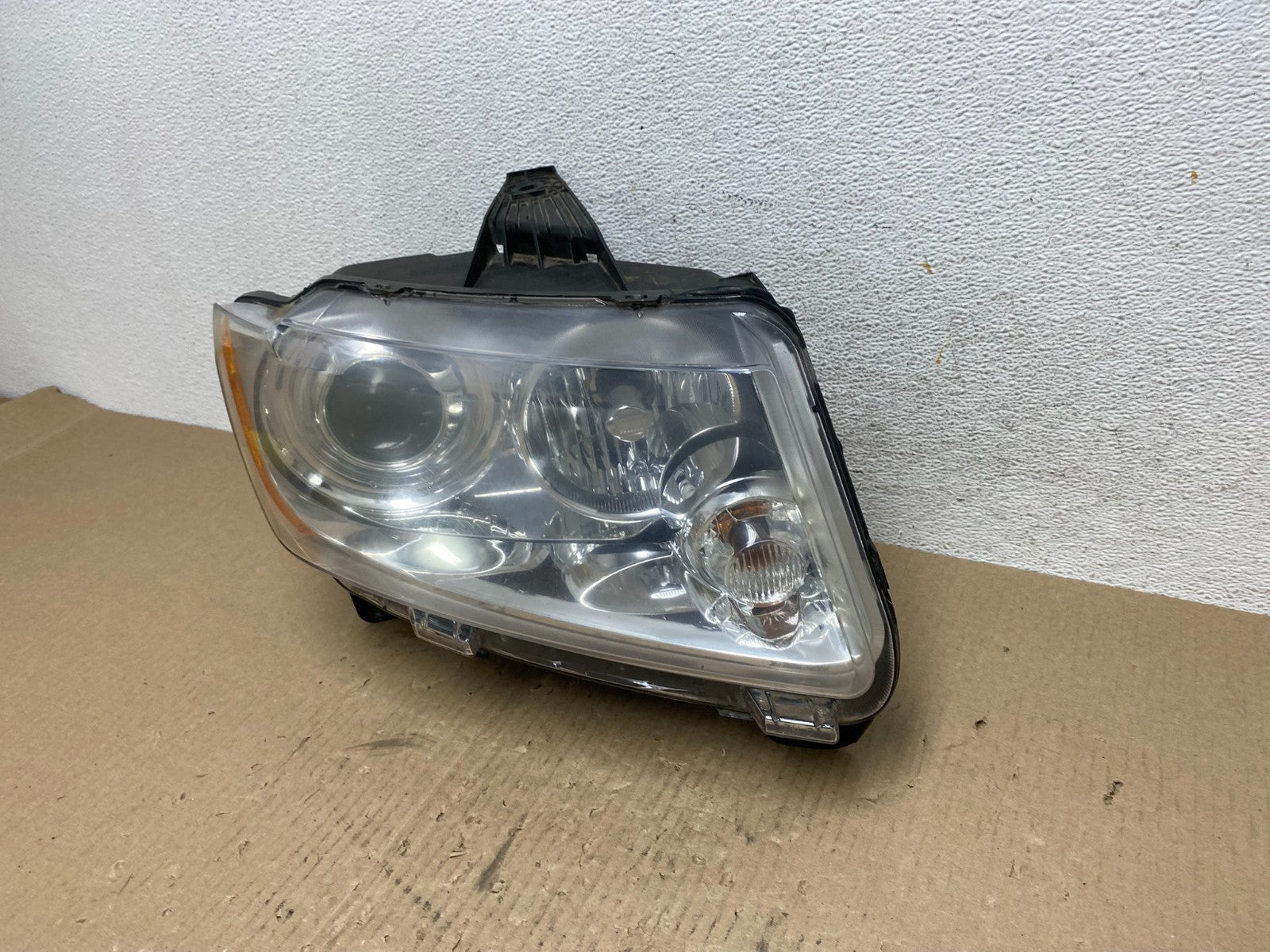 2011-2013 Jeep Grand Cherokee Right Passenger Xenon Headlight AE7063 DW1