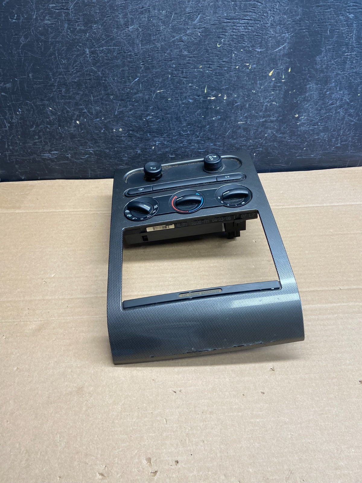 2004 to 2008 Ford F150 Radio Climate Dash Bezel Surround Black ag50244 DG2