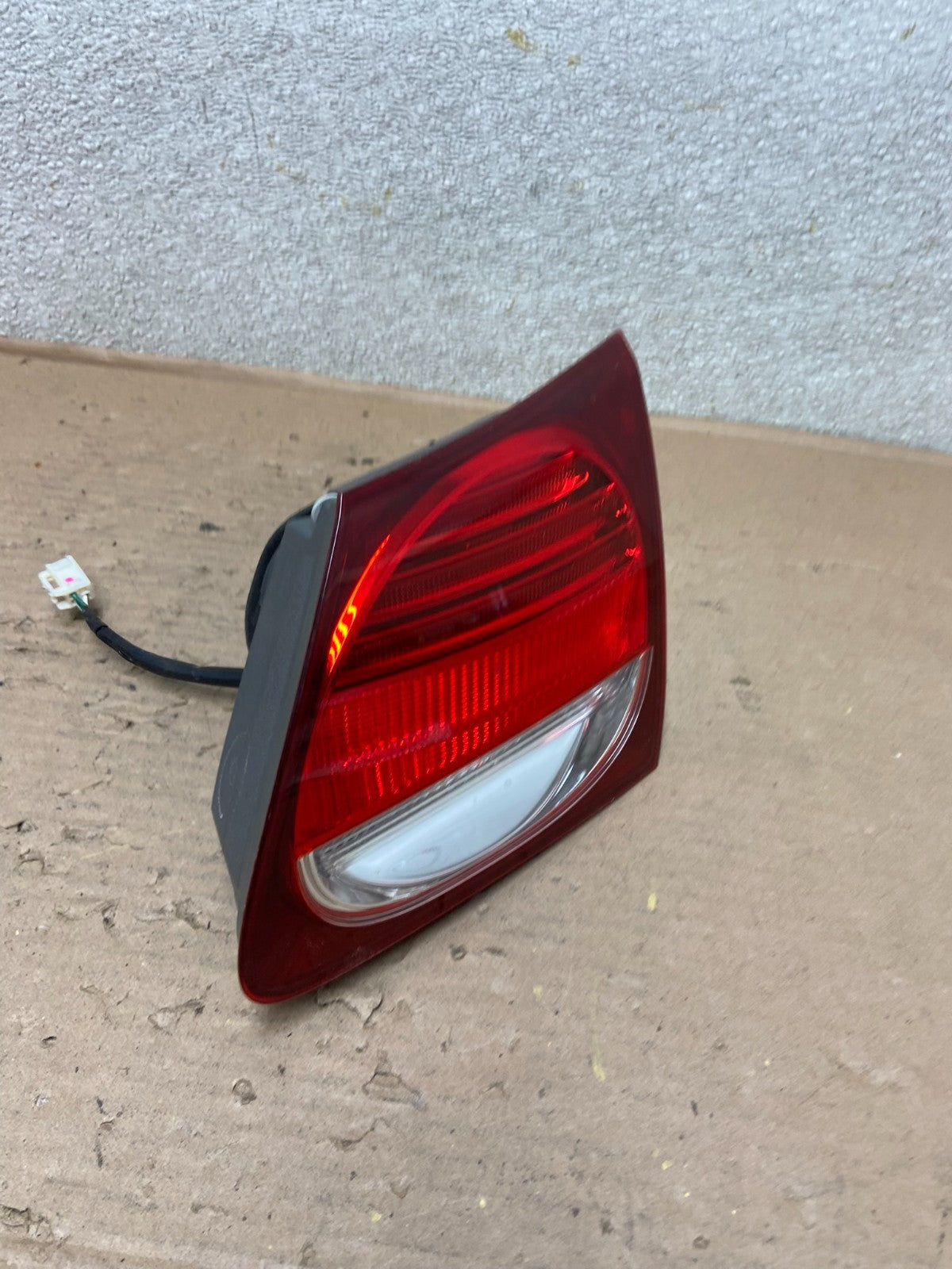 2006-2011 Lexus GS350 GS430 GS450H Right Passenger Inner Tail Light  AB0242 LK2