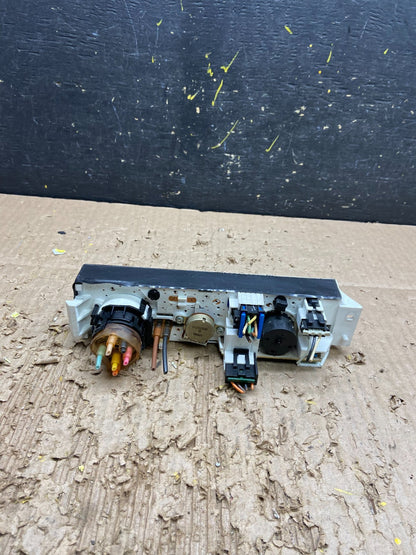 2001 - 2007 GMC Chevrolet Express 1500 Climate Control A/C V7883 DG3