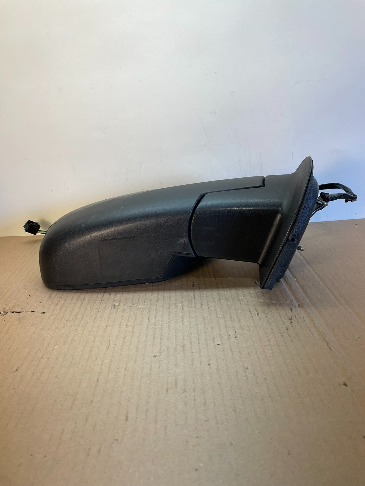 2007-2013 Chevrolet Tahoe Silverado Suburban Right Passenger Mirror AJ0830 DG3
