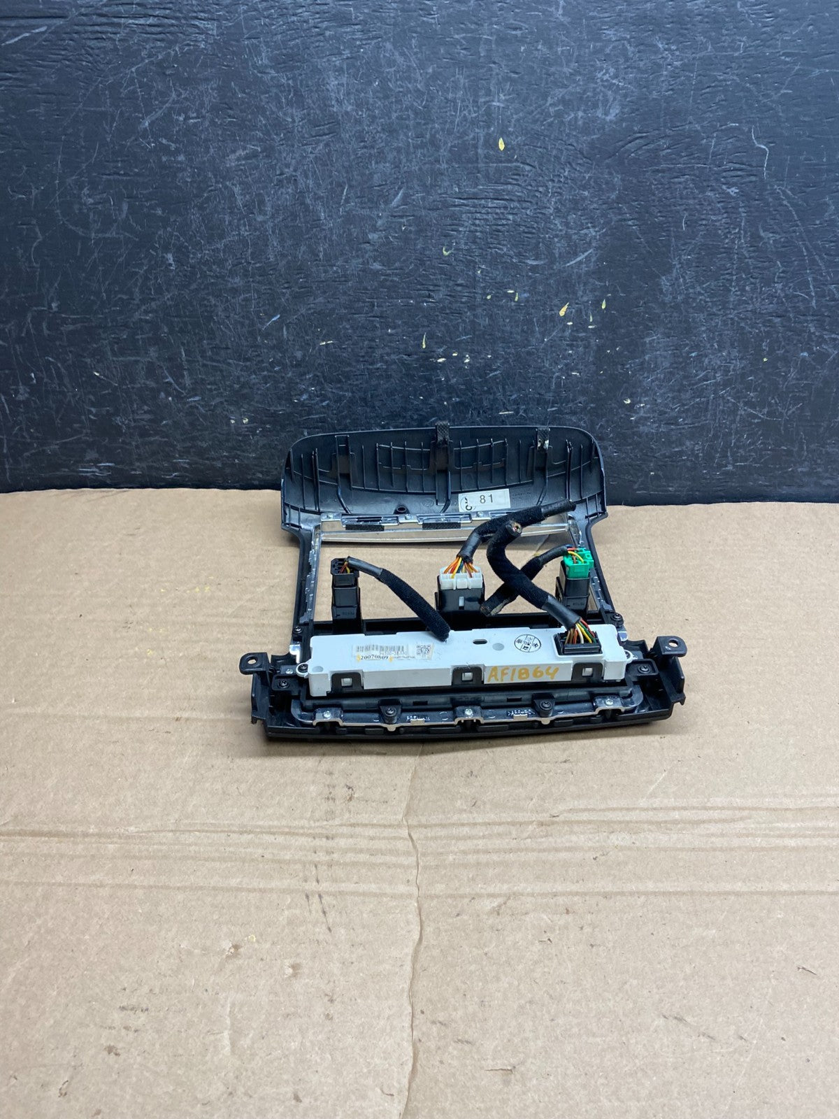 2003 2009 Kia Sorento Center Radio Clock Hazard Switch Trim AF1864 DG3