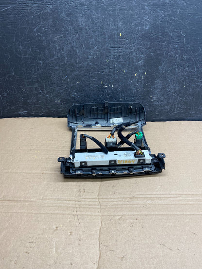 2003 2009 Kia Sorento Center Radio Clock Hazard Switch Trim AF1864 DG3