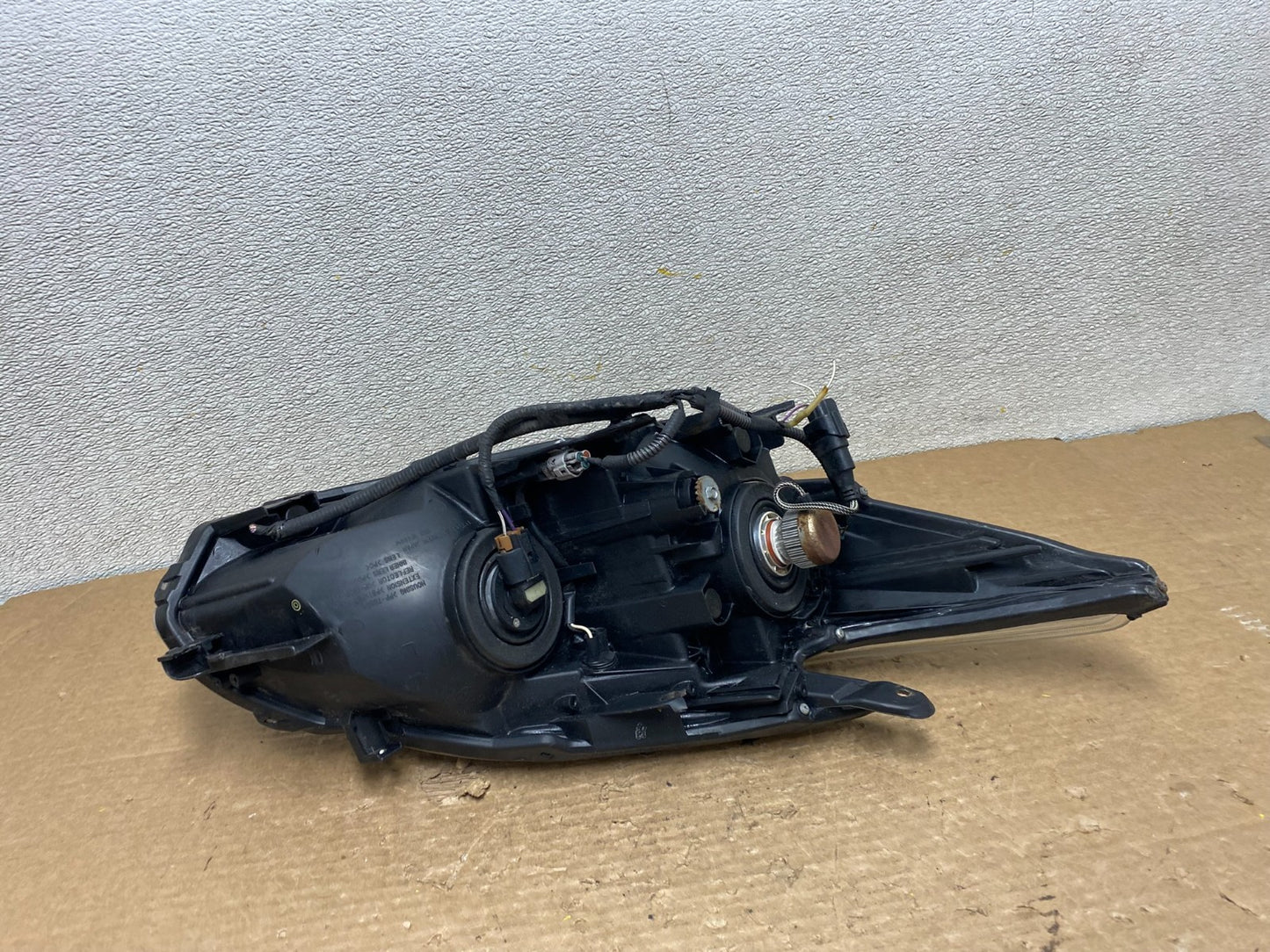 2010 - 2011 Toyota Prius Left Driver LH Blue Halogen Headlight AD2423 DW7