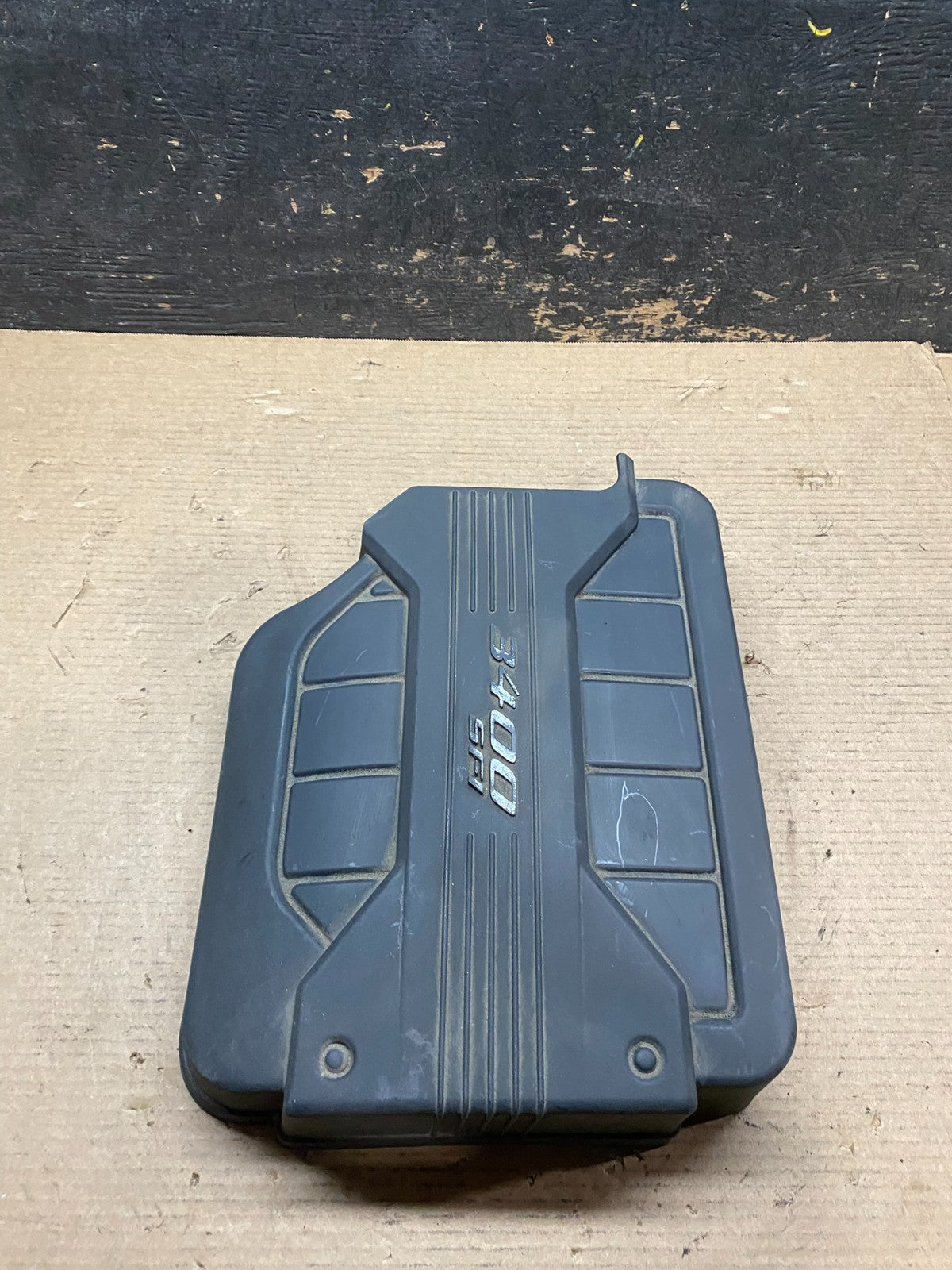 2004 2005 2006 Chevrolet Equinox Engine Cover 3.4L OEM  V7083 DG2