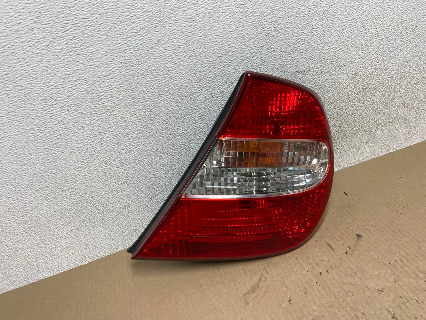 2002 2003 2004 Toyota Camry Tail Light Right Passenger Rh Side AE7050 LK2