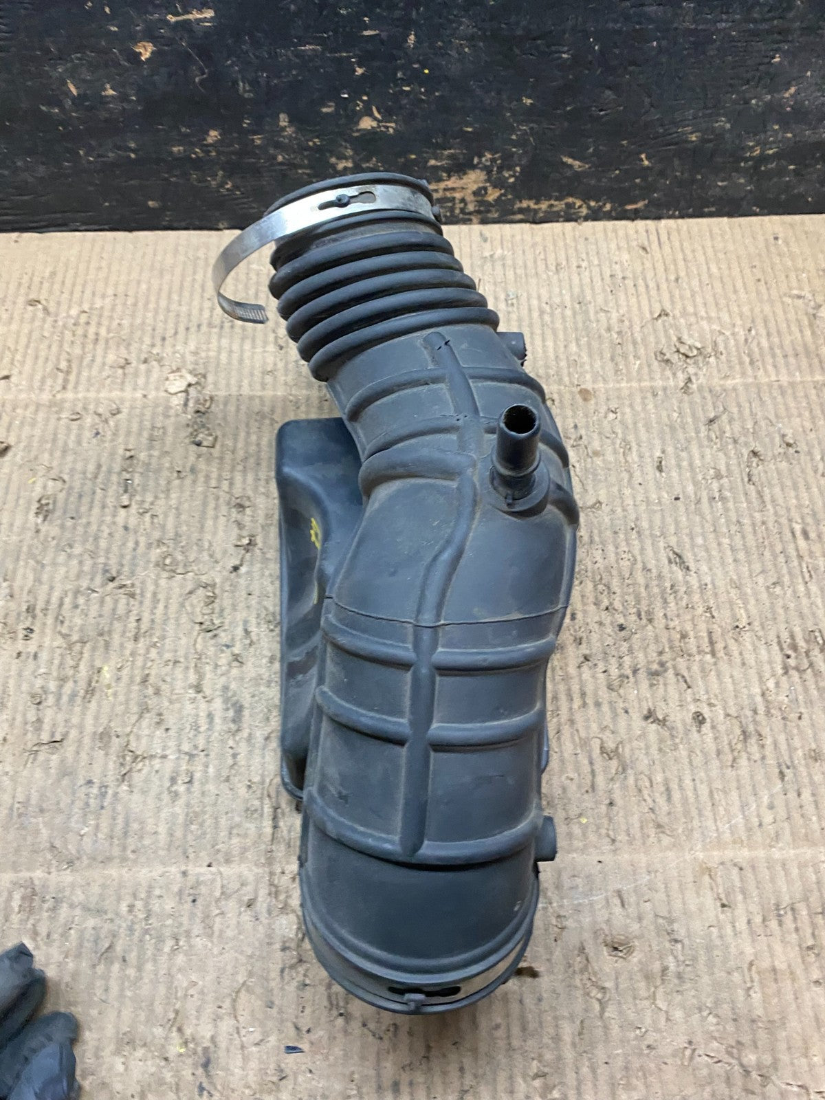 2009-2012 Ford Flex Taurus Lincoln Mks Air Hose  Duct Tube OEM t9796 DG6