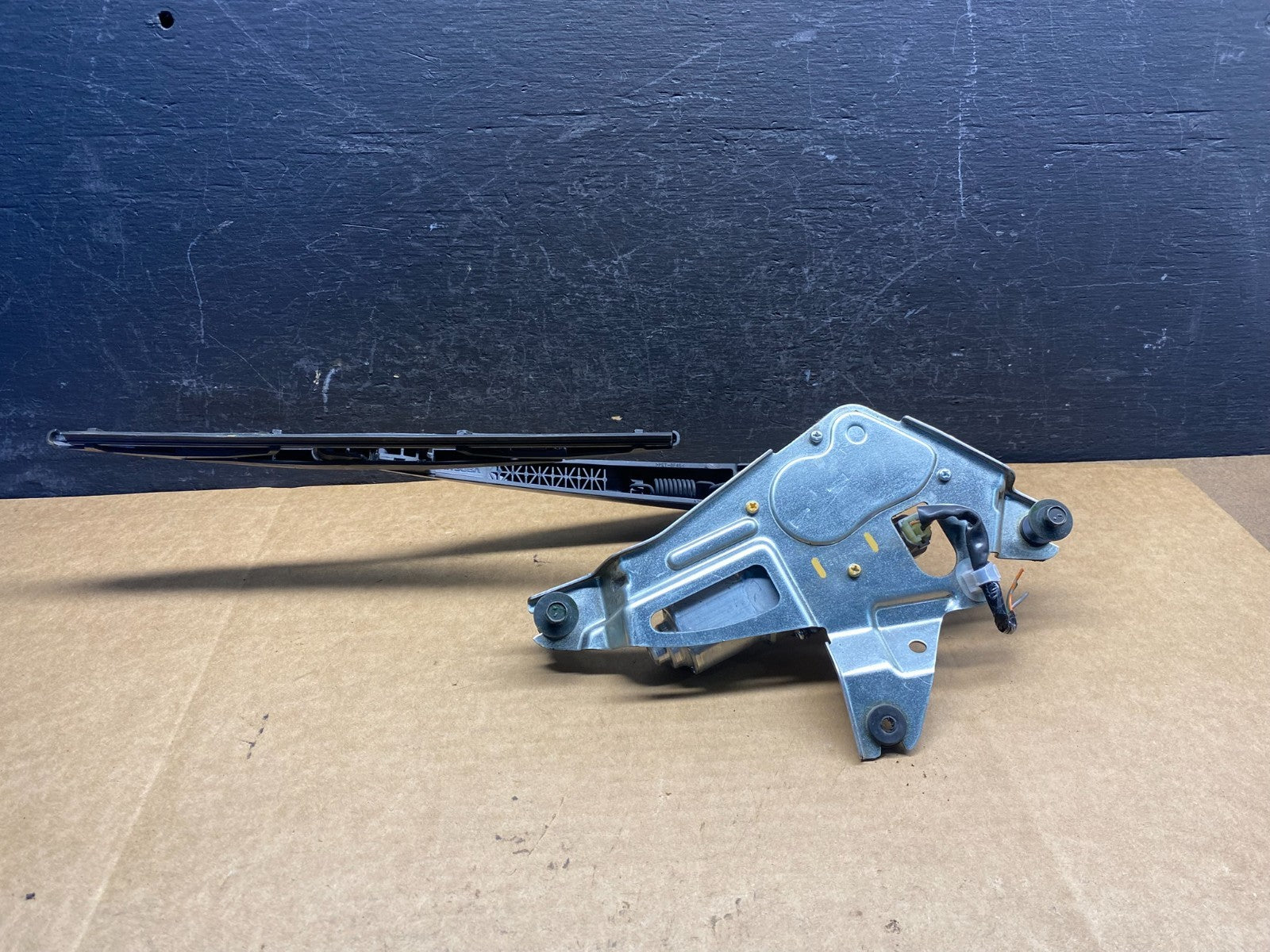 2011 to 2013 Infiniti QX56 QX80 Rear Wiper Motor ad7509 DG5