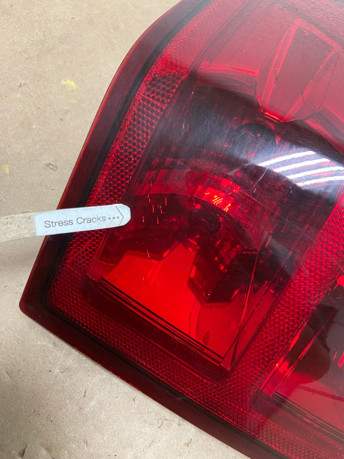 2005 - 2006 Jeep Grand Cherokee Right Passenger Rh Side Tail Light AG5624 LK4