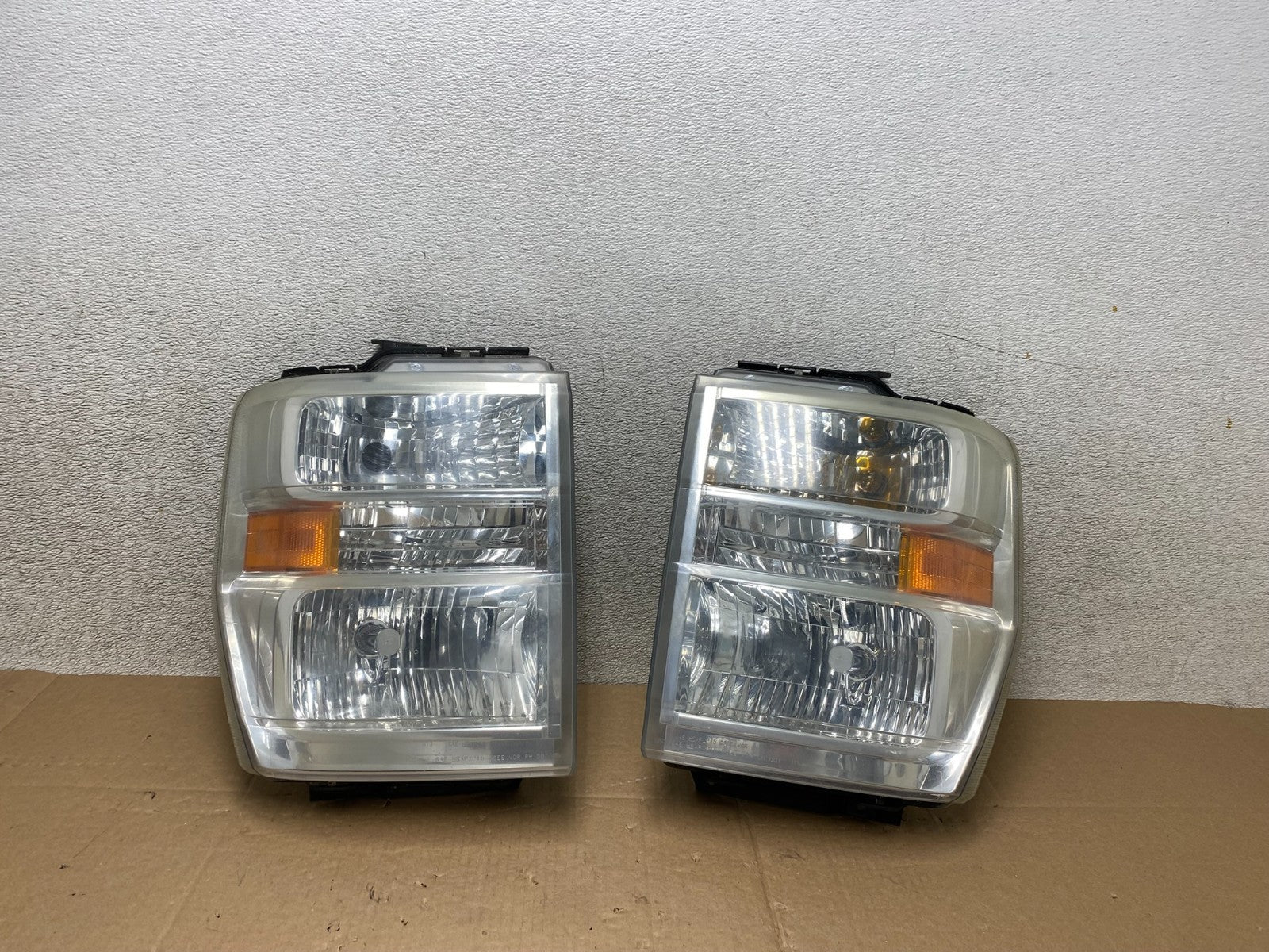 2008-2014 Ford Econoline E150 E250 E350 Left+Right Headlights T5648 DW0
