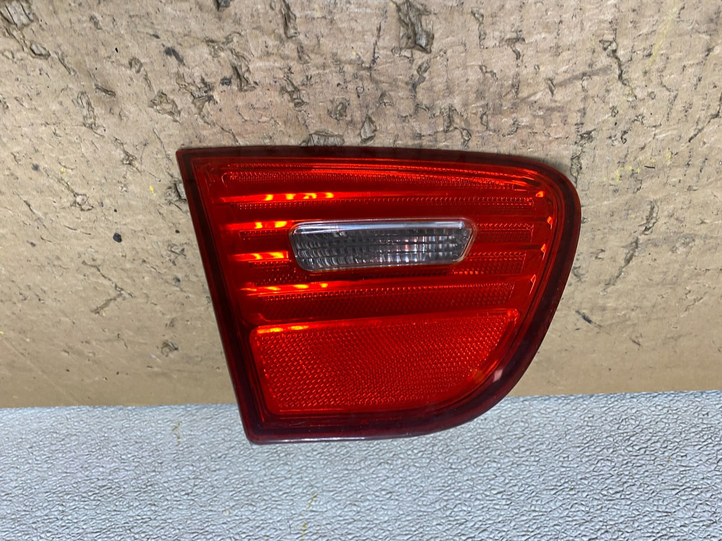 2007-2010 Hyundai Elantra Left Driver LH Tail Light Inner Oem V8417 DW0