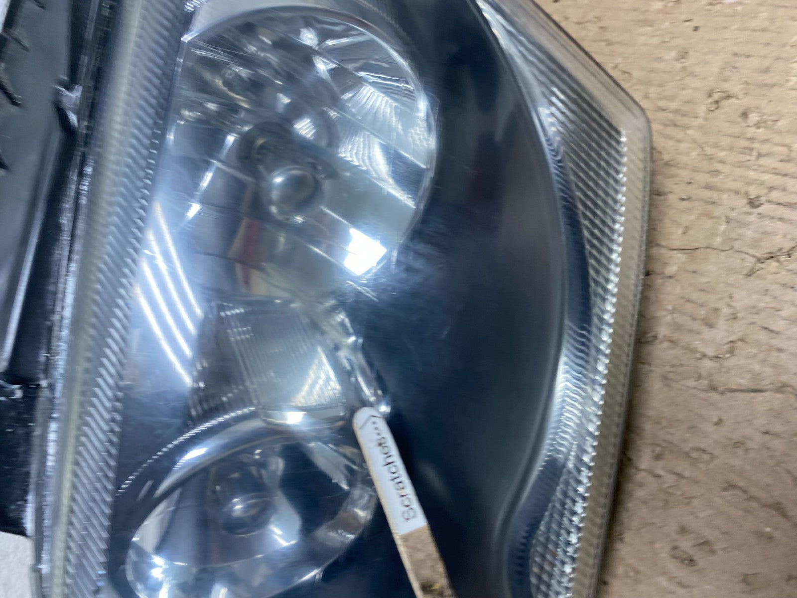 2004 to 2006 Chrysler Pacifica Headlight Left Driver LH Halogen AD8808 DW3