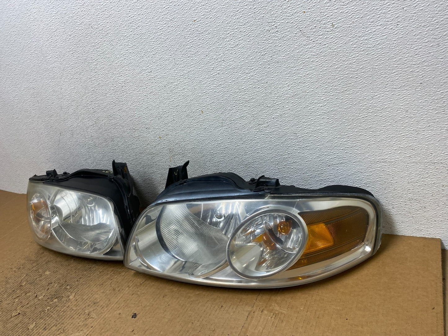 2004 - 2006 Nissan Sentra Halogen Left+Right Headlights AE2657 DW2