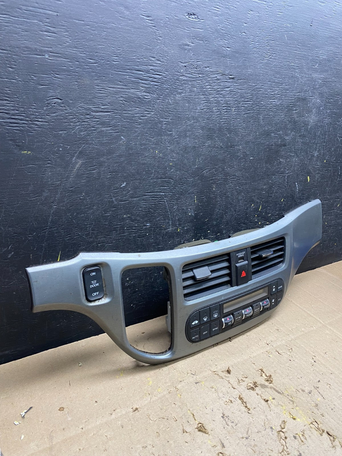 2005 to 2010 Honda Odyssey Radio Climate Control Dash Trim Bezel U5483 DG1