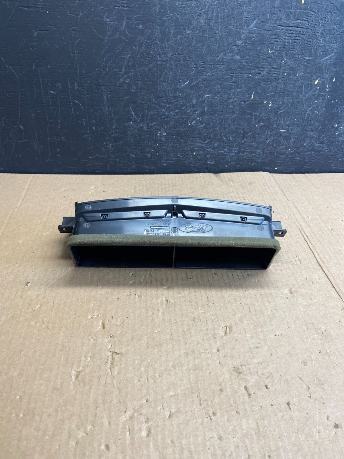 2011 to 2014 Ford Edge Center Dash Radio Panel Air Vent AE4249 DG3