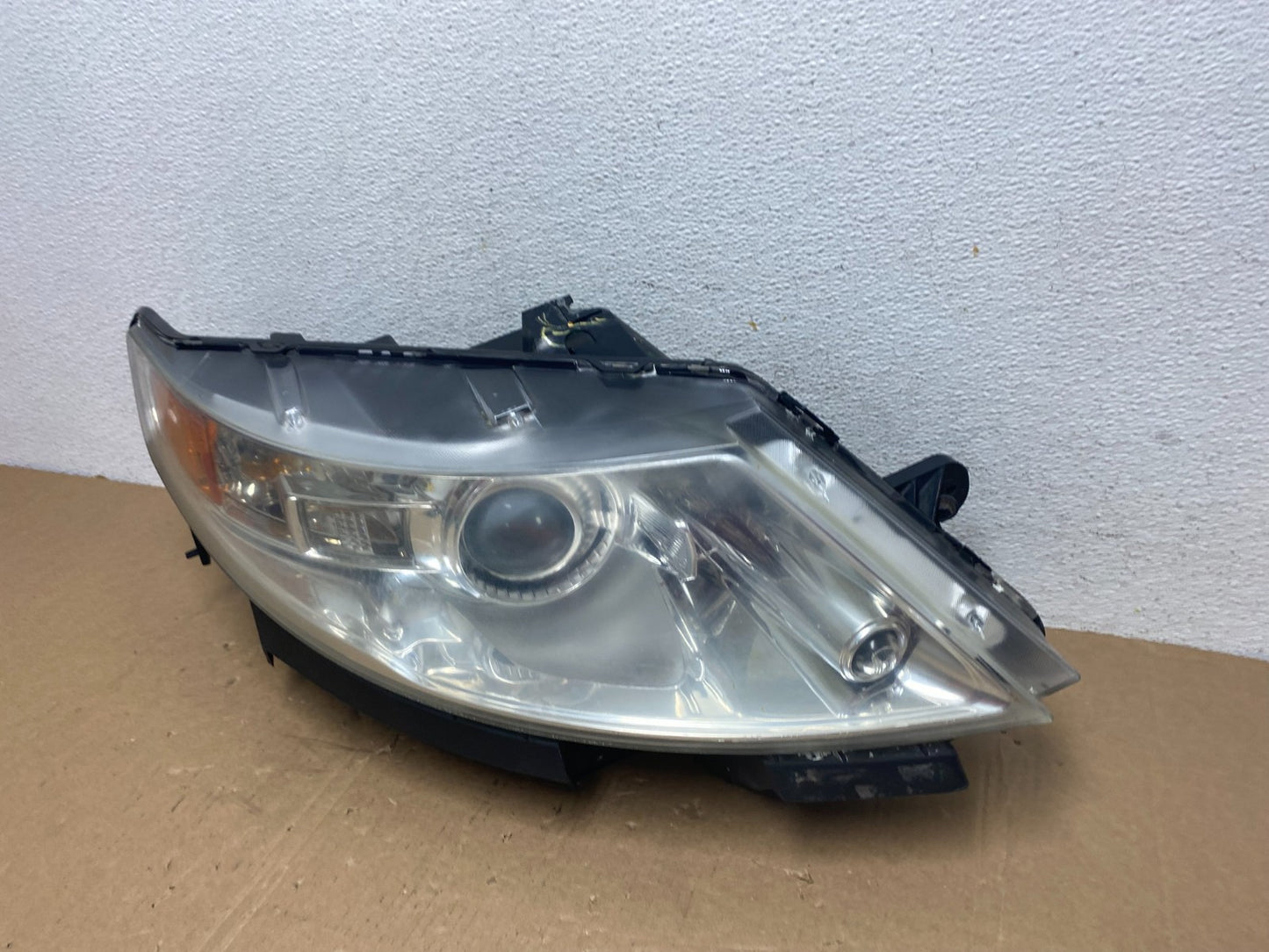 2009-2012 Lincoln Mks Right Passenger RH Side Xenon HID Headlight AD7936 DW1