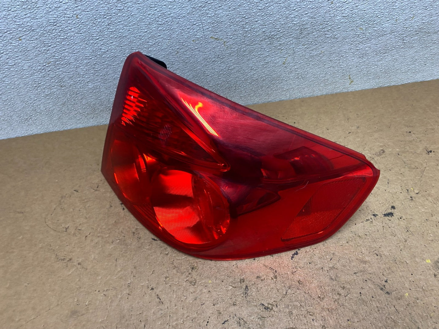 2005 to 2006 Infiniti G35 Right Passenger Side Tail Light OEM T0771 DW2