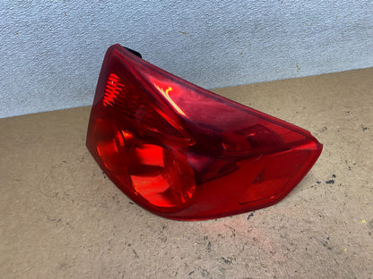 2005 to 2006 Infiniti G35 Right Passenger Side Tail Light OEM T0771 DW2
