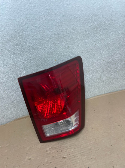 2007 to 2010 Jeep Grand Cherokee Right Passenger Tail Light AB0016 LK2
