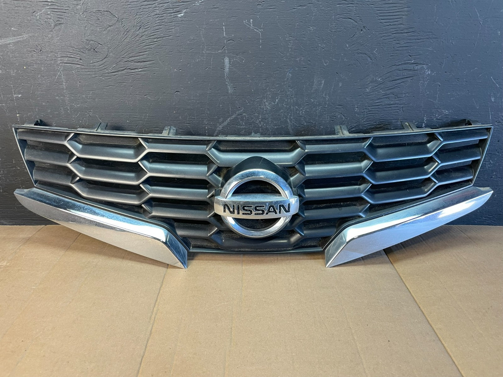 2008 to 2009 Nissan Altima Coupe Front Upper Grill Grille OEM AC2089 DG0