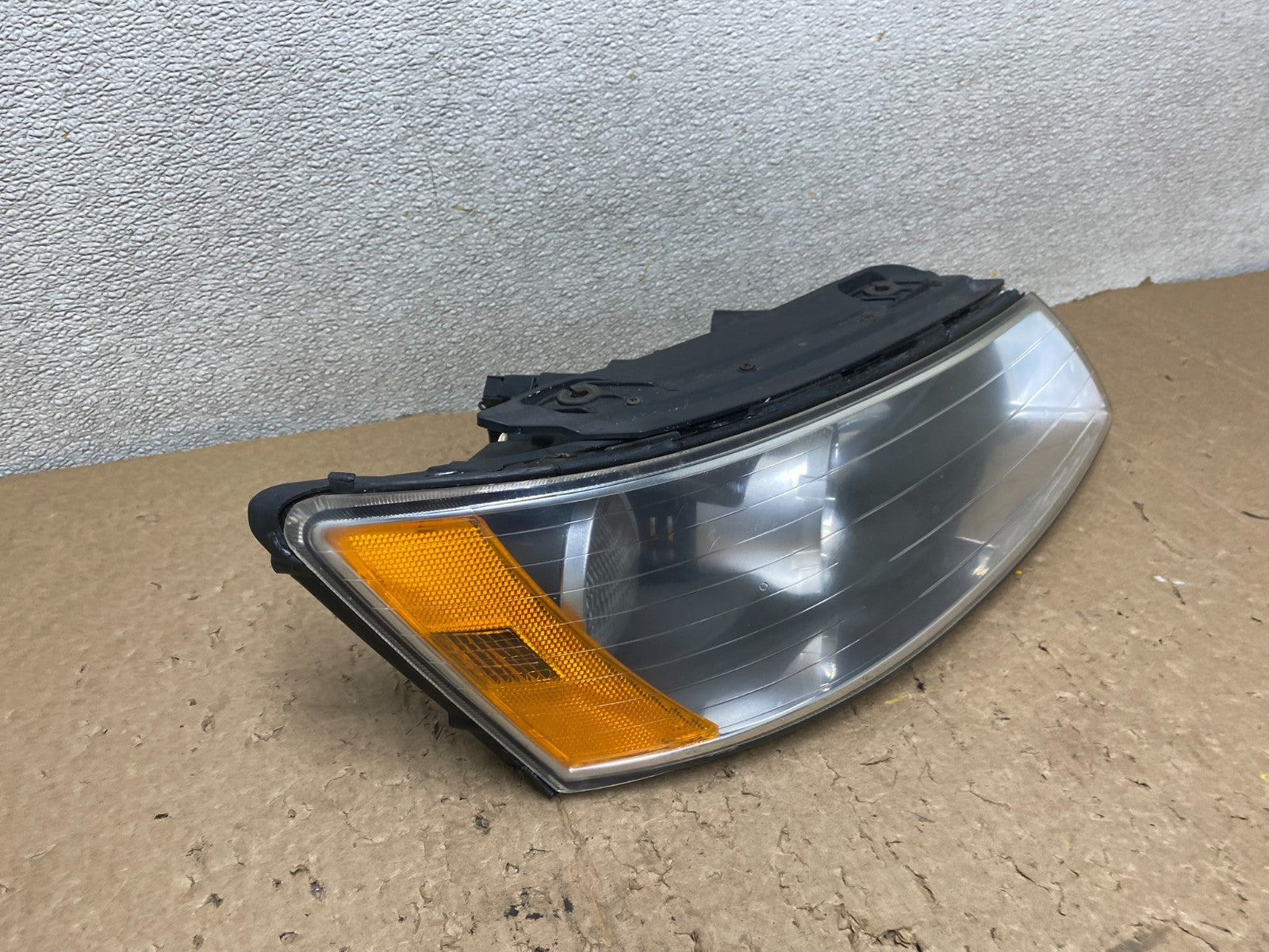 2006-2008 Hyundai Sonata Right Passenger Rh Side Headlight Halogen Oem V0413 DW2