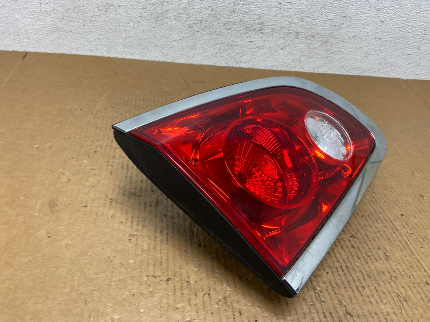 2008 - 2012 Buick Enclave Left Driver Lh Inner Tail Light AE1385 LK2