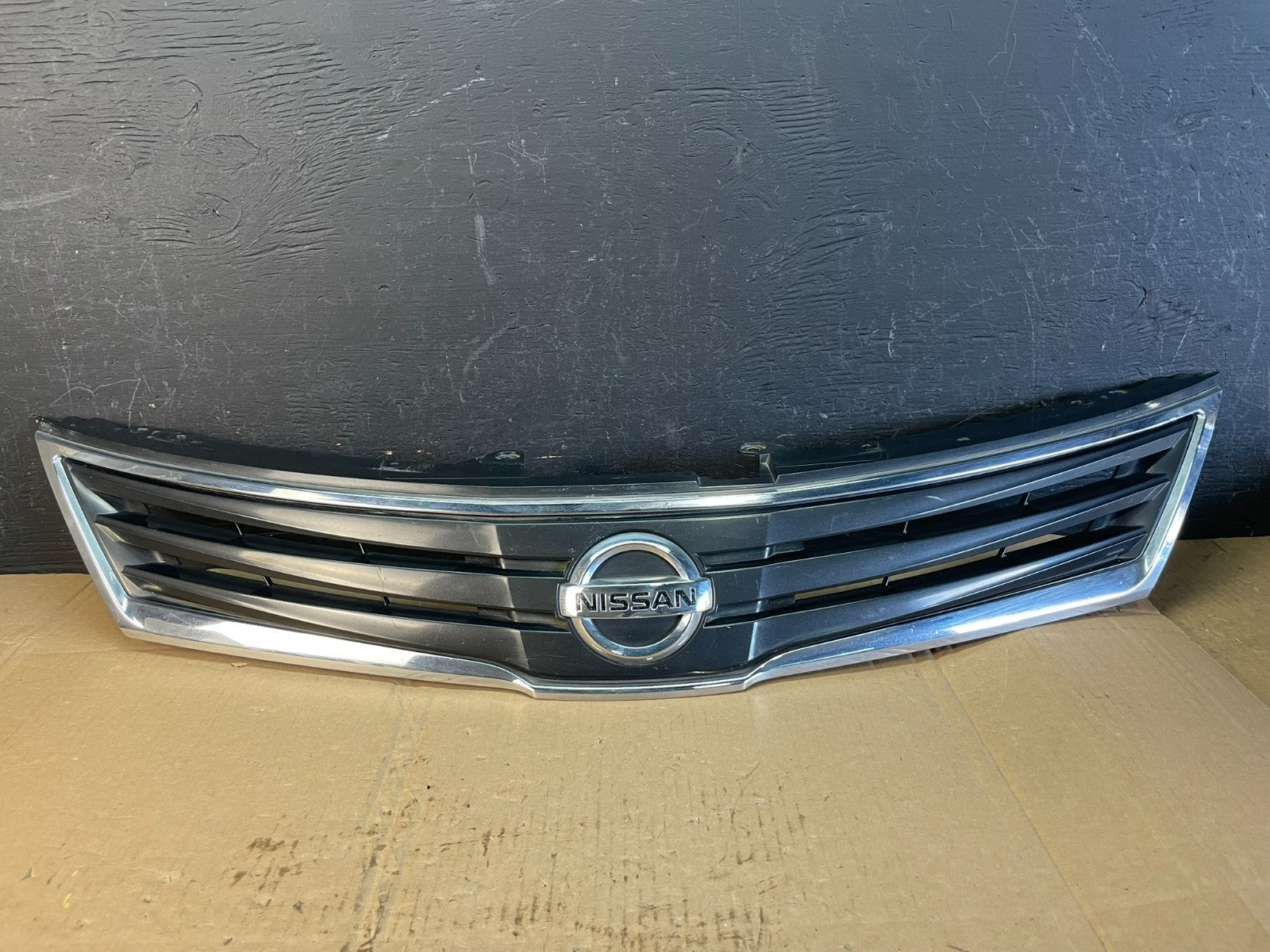 2010 to 2012 Nissan Versa Hatchback Front Upper Grill Grille AC5424 DG0