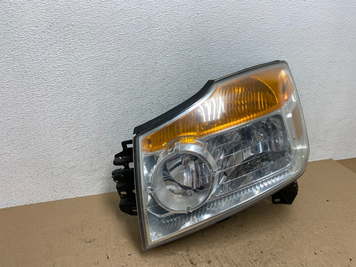 2008 - 2015 Nissan Armada Left Driver LH Headlight Halogen AE6542 DW2