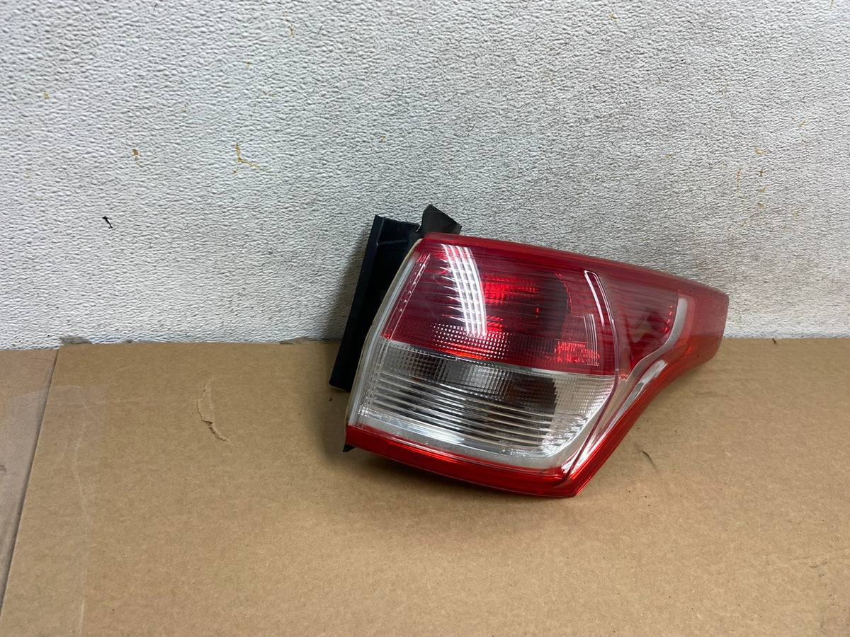 2013 to 2016 Ford Escape Right Passenger RH Side Tail Light AH4399 DW1