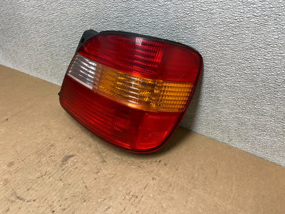 2001 - 2005 Lexus Gs300 Gs400 Gs430 Right Passenger Side Tail Light Oem Z7748 PS1