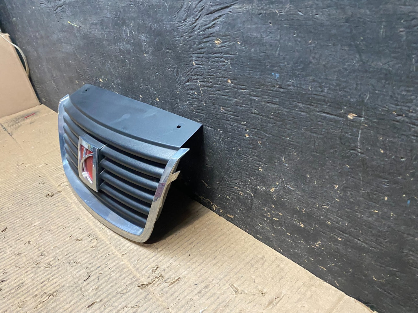 2004 2005 2006 Saturn Vue Front Upper Grille Grill T9501 DG1