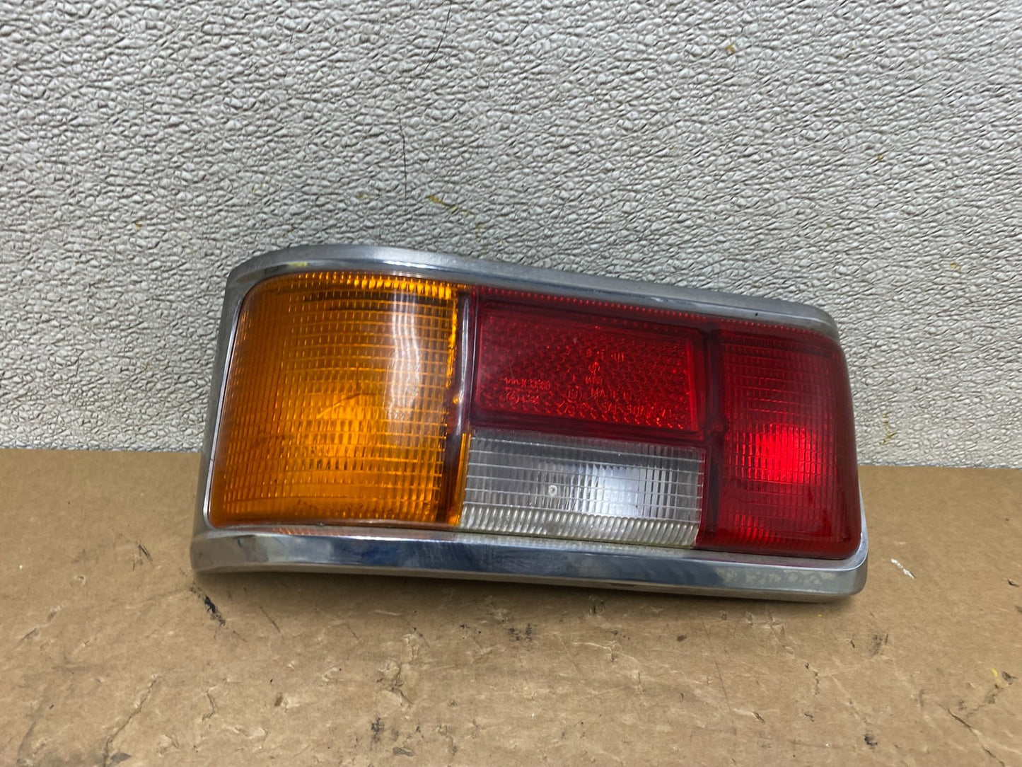 Mercedes W114 W115  Left Driver LH Side Tail Light V6107 DG0