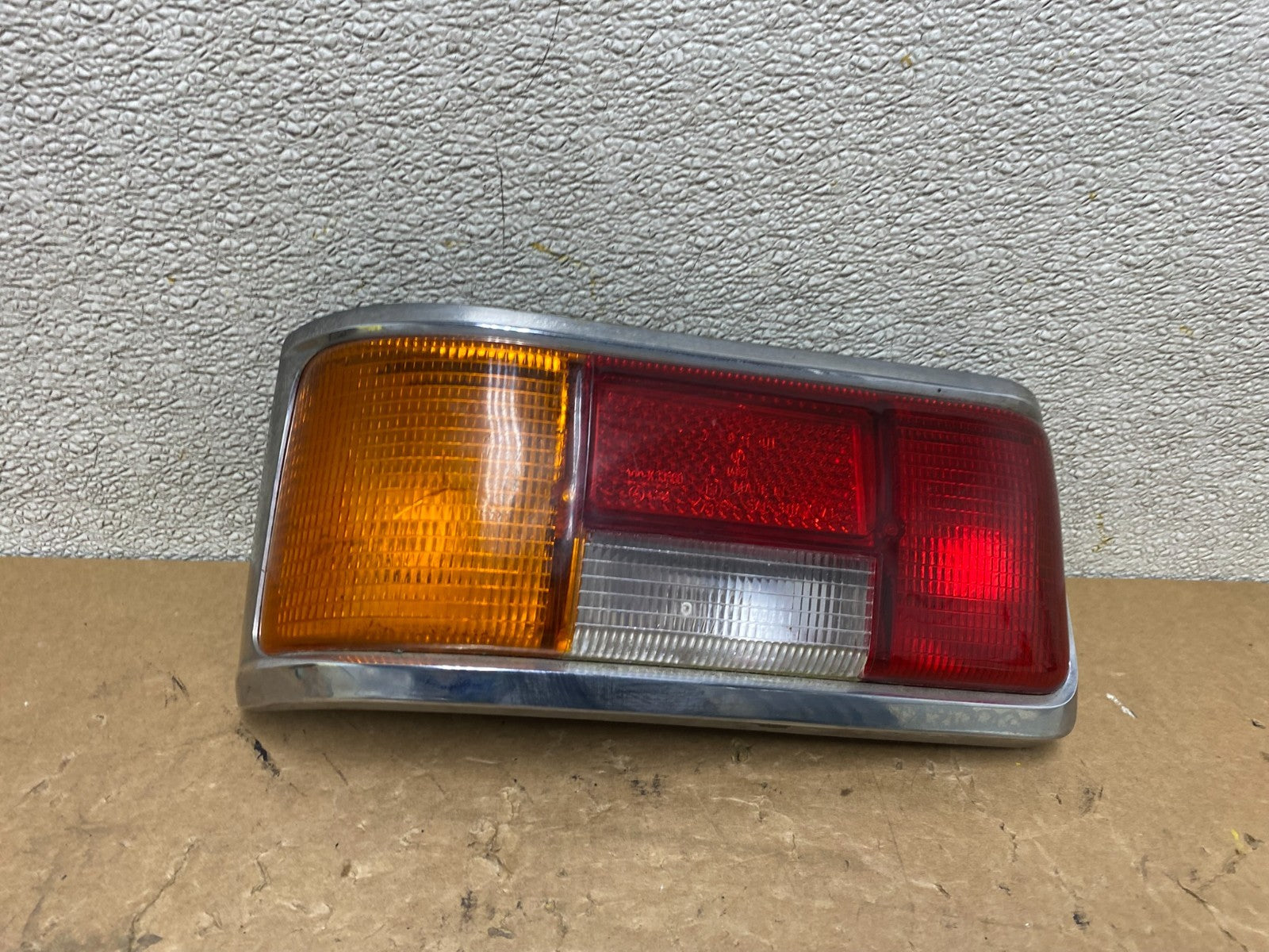 Mercedes W114 W115  Left Driver LH Side Tail Light V6107 DG0