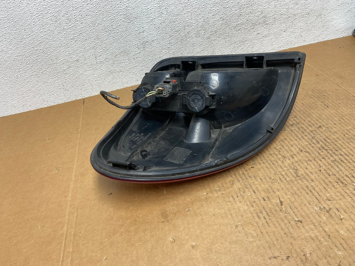 2004 - 2007 Dodge Grand Caravan Right Passenger Side Tail Light AE0256 LK4