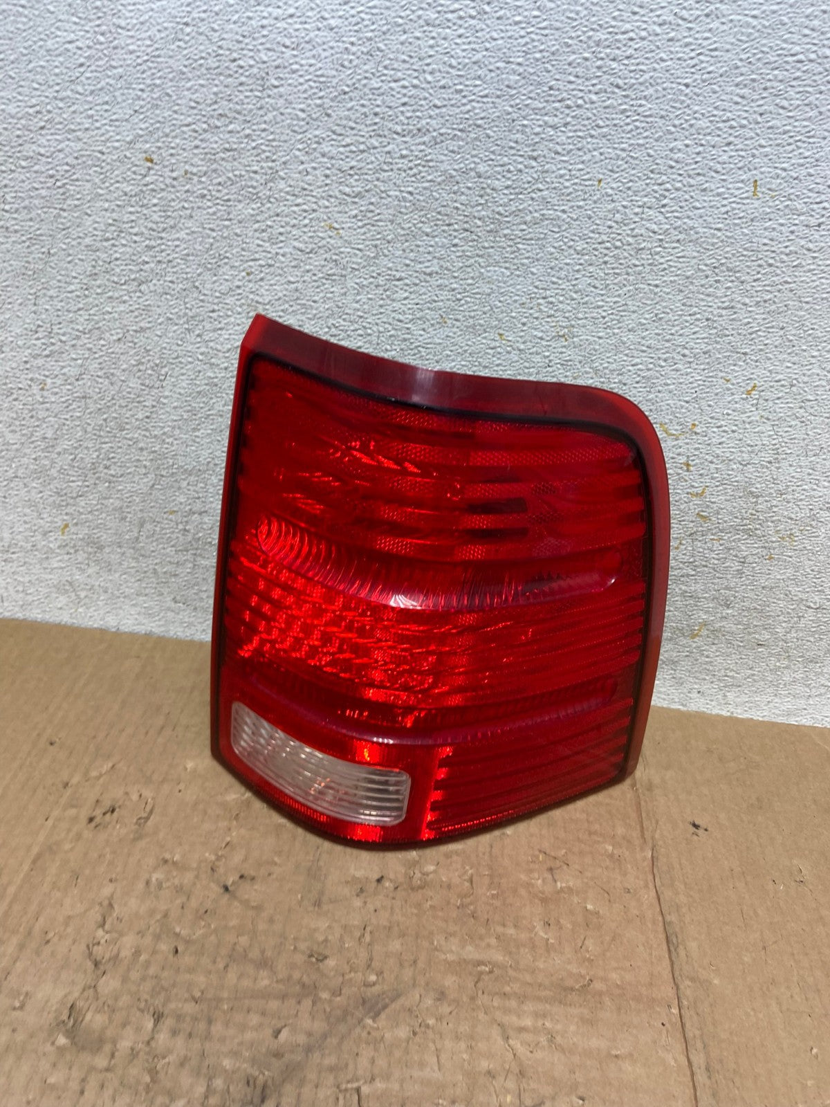 2002 to 2005 Ford Explorer Right Passenger Rh Side Tail light AI5467 LK0