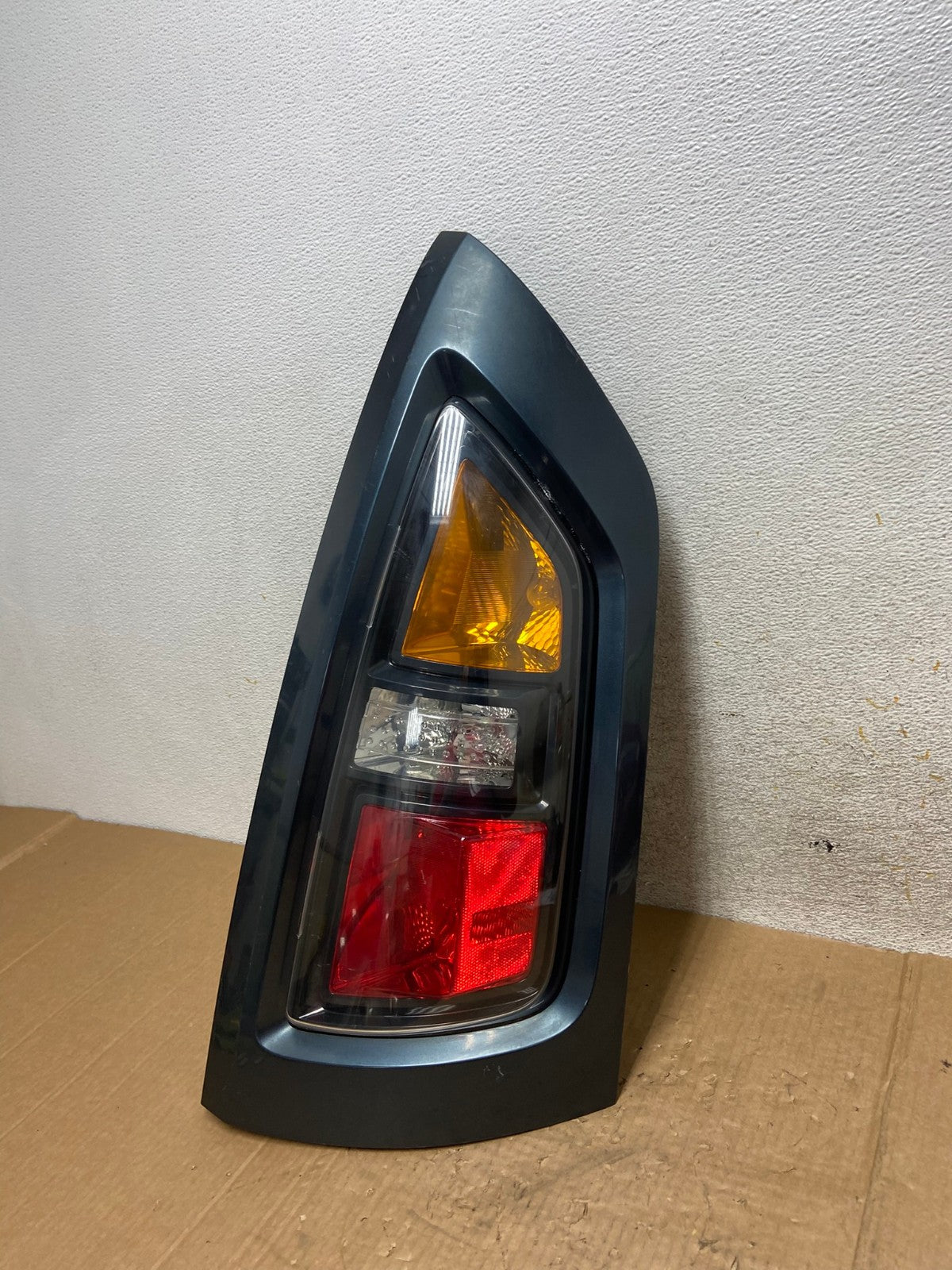2010 to 2011 Kia Soul Right Passenger RH Side Tail Light AI5437 LK1