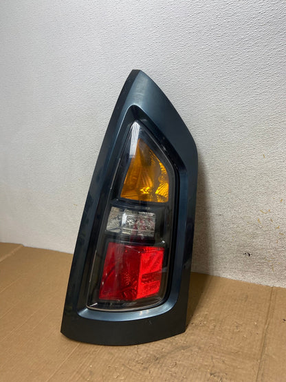 2010 to 2011 Kia Soul Right Passenger RH Side Tail Light AI5437 LK1